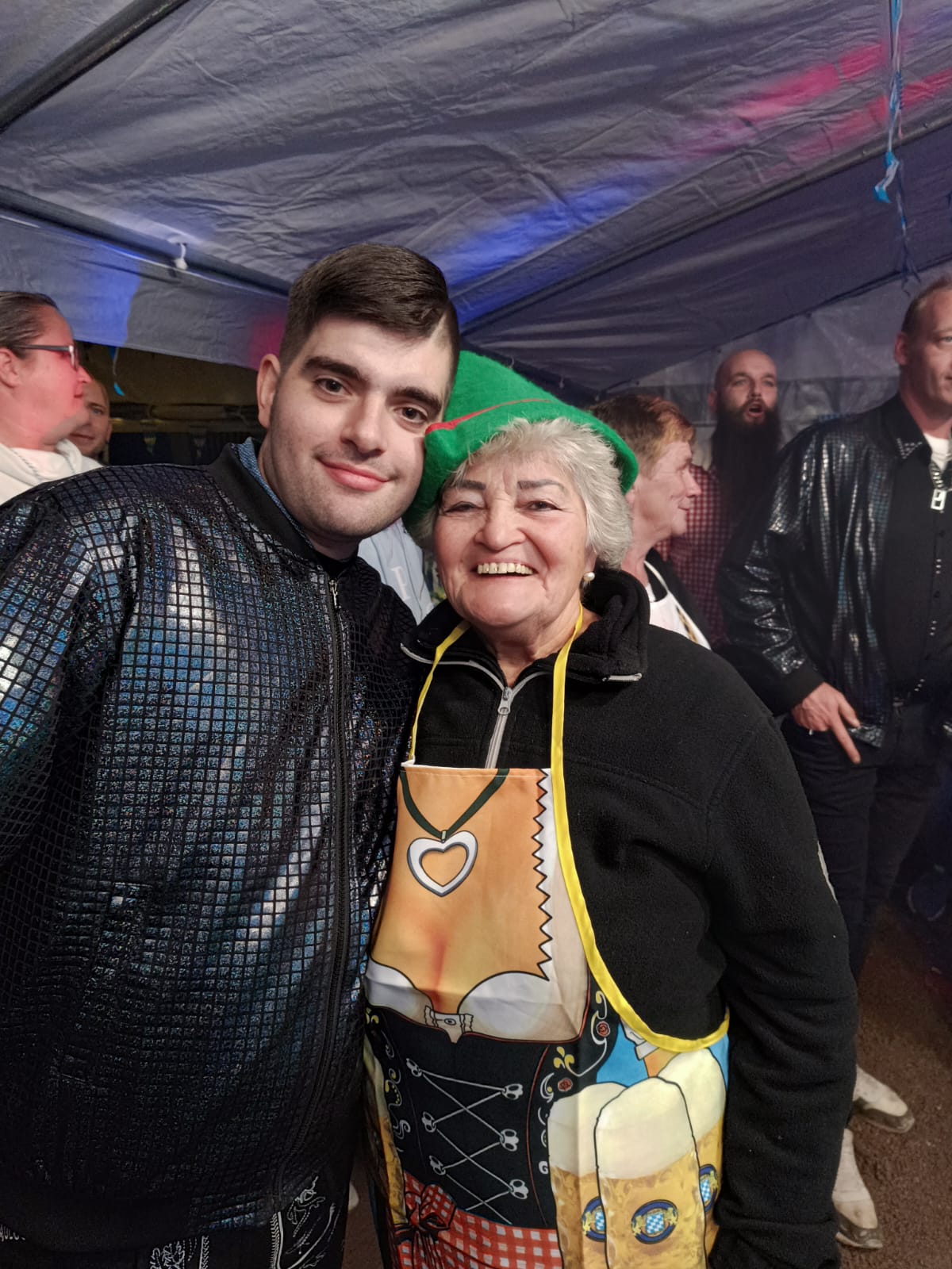 Unsere Fan Freundin Omi Karin auf dem Oktoberfest
